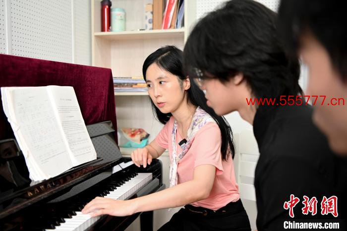 （台青话融合）台湾教师在大陆谱写音乐梦：以音为媒 以乐通心